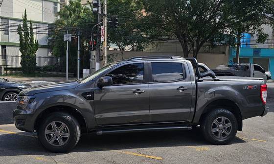FORD RANGER 2.2 XLS 4X4 CD 16V DIESEL 4P AUTOMÁTICO